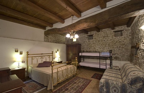 Uncinano Cama Y Desayuno | CASA DE Monsignore - torre de apartamentos