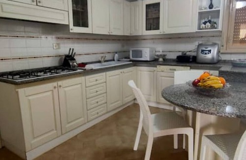 Caltanissetta Apartamento | Appartamento con Piscina per 6 Persone