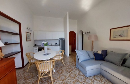 Cavo Apartamento | Appartamento con Terrazza Vista Mare , Aria Condizionata Accesso al Mare