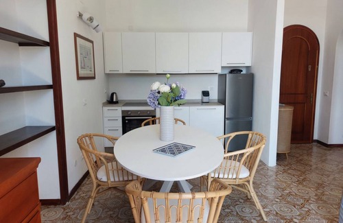 Cavo Apartamento | Appartamento con Terrazza Vista Mare , Aria Condizionata Accesso al Mare