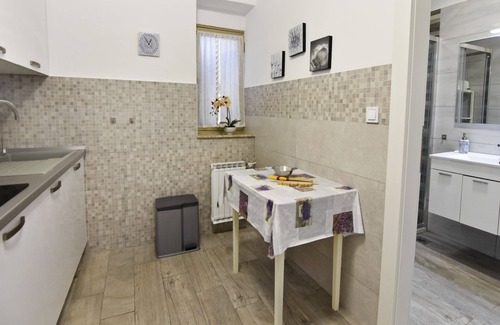 Murine Apartamento | Appartamento Erin con 2 Bagni, 2 Condizionatori D'aria, Terrazzo