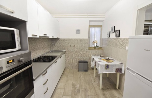 Murine Apartamento | Appartamento Erin con 2 Bagni, 2 Condizionatori D'aria, Terrazzo
