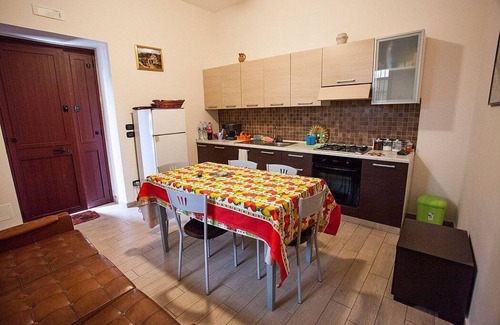 Locri Casa | Apartamento Ermes B: un acogedor apartamento situado a poca distancia de la playa.