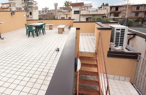 Locri Casa | Apartamento Ermes C: Un acogedor apartamento ubicado a poca distancia de la playa.