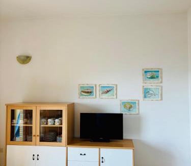Gabicce Mare Apartamento | APPARTAMENTO -F- VISTA MARE con due camere da letto-Residence Azzurro