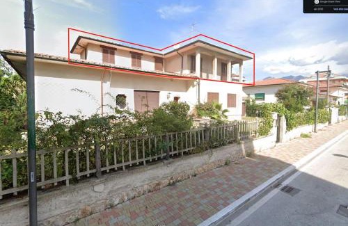 Marina di Massa Apartamento | Appartamento in Villa a Marina di Massa