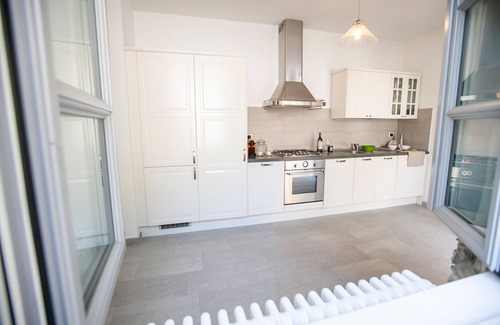 Moltrasio Apartamento | Appartamento in Villa Fioravante by Wonderful Italy