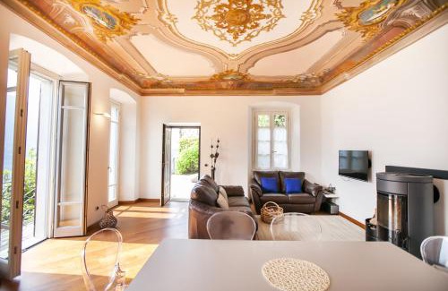 Moltrasio Apartamento | Appartamento in Villa Fioravante by Wonderful Italy