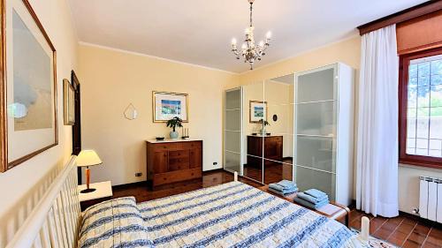 Senigallia Apartamento | Appartamento in Villa Iris, con Patio ad Uso Esclusivo, Parcheggio Privato in Giardino, in Centro Città