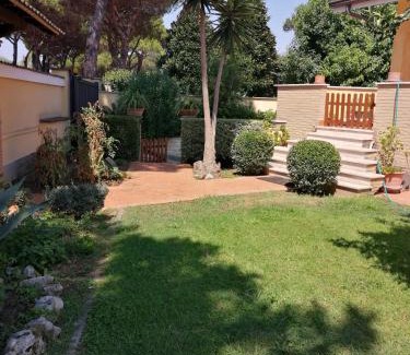 Zona XXX Castel Fusano Apartamento | APPARTAMENTO INDIPENDENTE IN GRANDE VILLA