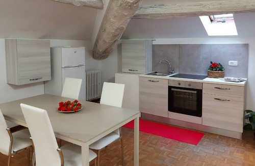 Gallarate Apartamento | Appartamento Mansardato con due camere da letto presso Villa Mirabilia