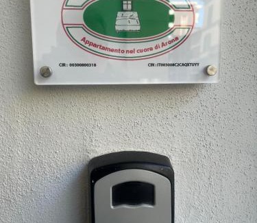 Arona Apartamento | Appartamento nel cuore di Arona - box privato