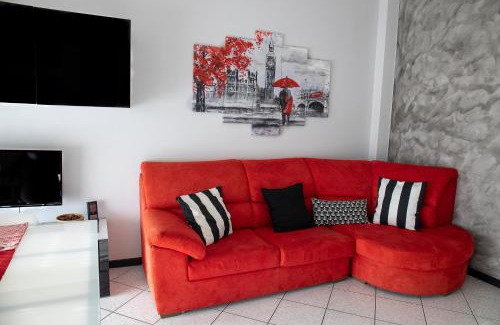 Arona Apartamento | Appartamento nel cuore di Arona - box privato