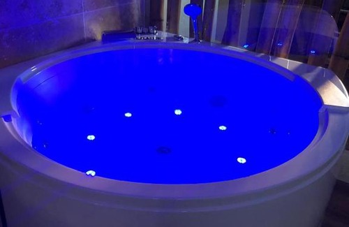 Verneuil-sur-Avre Apartamento | Appartement jacuzzi privatif Love&Zen
