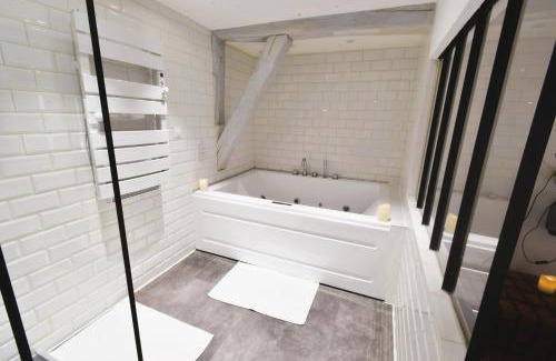 Verneuil-sur-Avre Apartamento | Appartement jacuzzi privatif : Urban Love