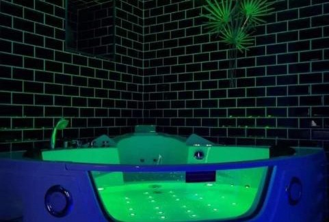 Verneuil-sur-Avre Apartamento | Appartement jacuzzi Gold&Night