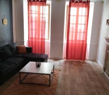 Saint-Leonard-de-Noblat Apartamento | Appartement entier 2