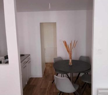 Saint-Leonard-de-Noblat Apartamento | Appartement entier 2