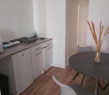 Saint-Leonard-de-Noblat Apartamento | Appartement entier 2