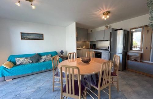 Jullouville Apartamento | Appartement à 50m plage avec terrasse et jardin - FR-1-361-14