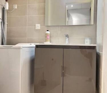 Amberieu-en-Bugey Apartamento | Appartement Élégant et Confortable coté gare