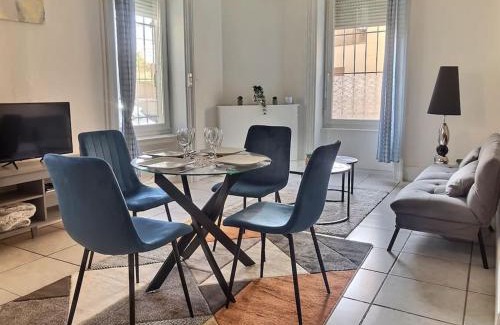 Amberieu-en-Bugey Apartamento | Appartement Élégant et Confortable coté gare