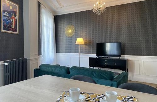 Vieux Vichy Apartamento | Appartement Équipé avec Balcon au Cœur de Vichy - Proche Thermes et Commerces - FR-1-489-362