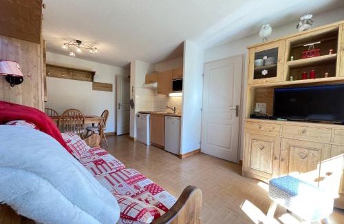 Flumet Apartamento | Appartement 2 chambres au pied des pistes avec piscine intérieure - FR-1-505-228