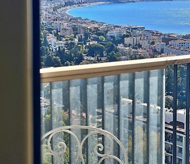 Fabron Apartamento | Appartement 2 chambres et studio indépendant avec vue sur mer