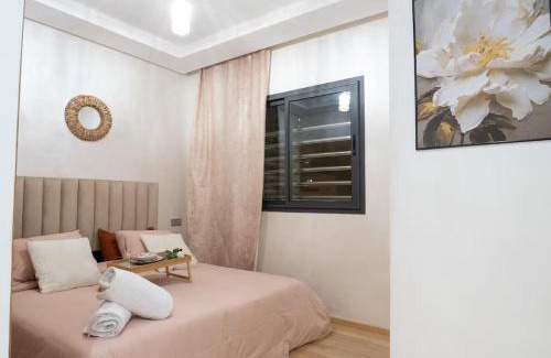 Ain Harrouda Apartamento | Appartement 2 Chambres à Coté avec Grand Balcon, Piscine, Aire de Jeux pour Enfants et Jardin
