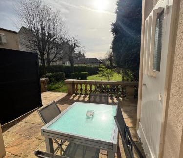 Limoges Apartamento | Appartement 2 Climatisé confortable et charmant ,terrasse et vue sur le jardin au rdc