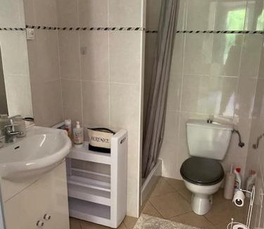 Fabron Casa | Appartement 2 pièces avec terrasse et parking, WIFI, climatisation