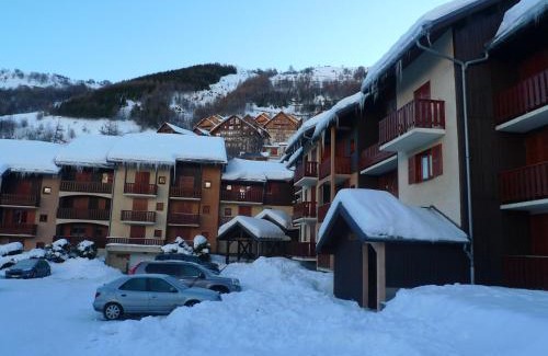 Valloire Apartamento | Appartement 2 pièces cabine pour 4 pers, proche centre et pistes, balcon exposé ouest - FR-1-263-481