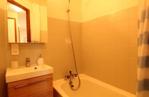 Les Carroz-d'Araches Apartamento | Appartement 2 pièces 5 pers, pied des pistes, garage privé, proche village et commerces - FR-1-572-57