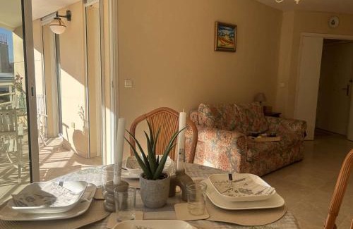 Juan-les-Pins Apartamento | Appartement 2P à Juan les Pins : emplacement idéal, parking, terrasses, proche plage et commerces - FR-1-252-188