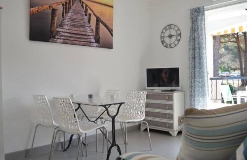 Sainte-Maxime Apartamento | Appartement 2P cabine rénové, clim, wifi, terrasse, parking, proche plage - Sainte-Maxime - FR-1-226-304