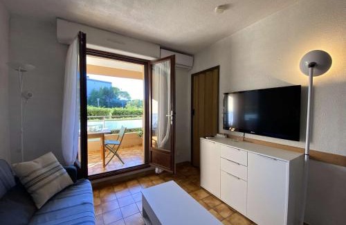 Sainte-Maxime Apartamento | Appartement 2P Cabine à Sainte-Maxime, 4 Couchages, Rez-de-Chaussée, Proche Centre et Bord de Mer - FR-1-226-500