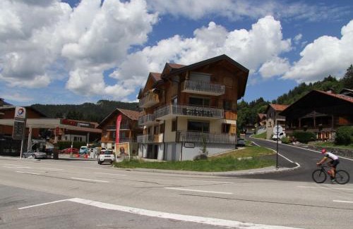 Saint-Jean-de-Sixt Apartamento | Appartement 3 chambres avec balcon en centre village, proche La Clusaz et Le Grand Bornand - FR-1-459-161