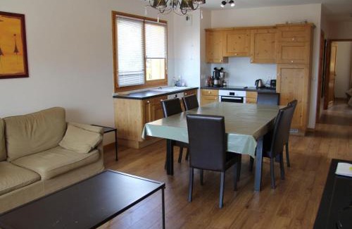 Saint-Jean-de-Sixt Apartamento | Appartement 3 chambres avec balcon en centre village, proche La Clusaz et Le Grand Bornand - FR-1-459-161