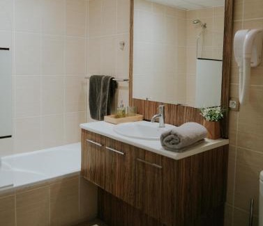 Callian Apartamento | Appartement 3 pièces Climatisé dans une Résidence avec Piscine