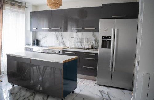 Aubervilliers Apartamento | Appartement 4 chambres proche Stade de France, parking et balcon sur jardin