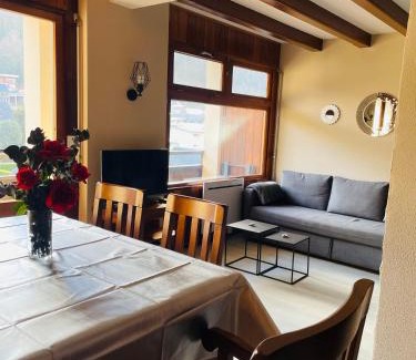 Saint-Lary-Soulan Apartamento | Appartement 58 m2 avec PISCINE INTÉRIEURE Vue Montagne Centre Village , Parking Privé