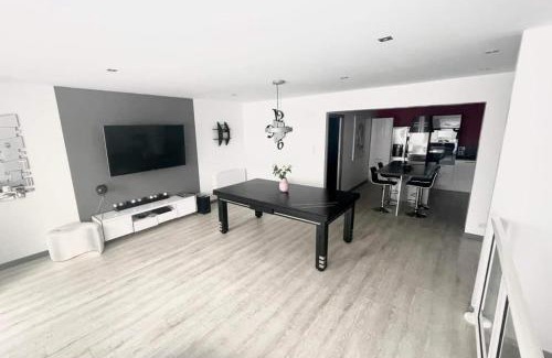 Vitre Apartamento | Appartement 90m2 design, jacuzzi, billard.