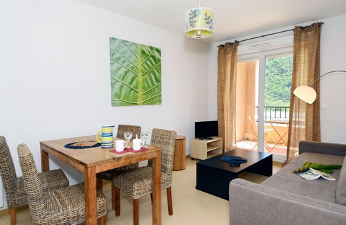 Avene Condominio | Appartement Abordable au Calme! Accès Piscine + TV