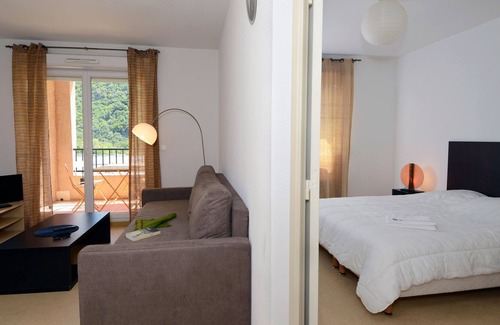 Avene Condominio | Appartement Abordable au Calme! Accès Piscine + TV