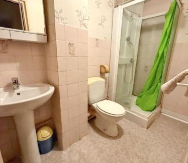 Neris-les-Bains Apartamento | Appartement accueillant à Néris-les-Bains - 35 m², terrasse agréable