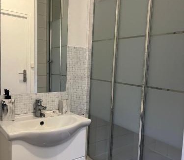 Saint-Serge Apartamento | Appartement au calme 3 personnes