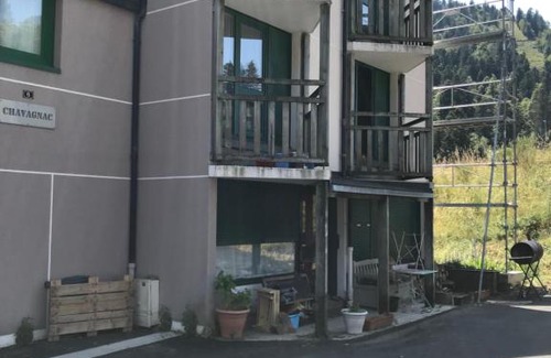 Saint-Jacques-des-Blats Apartamento | Appartement au pied des pistes