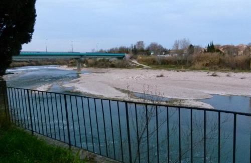 Remoulins Apartamento | Appartement au pied du gardon.