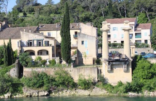 Remoulins Apartamento | Appartement au pied du gardon.